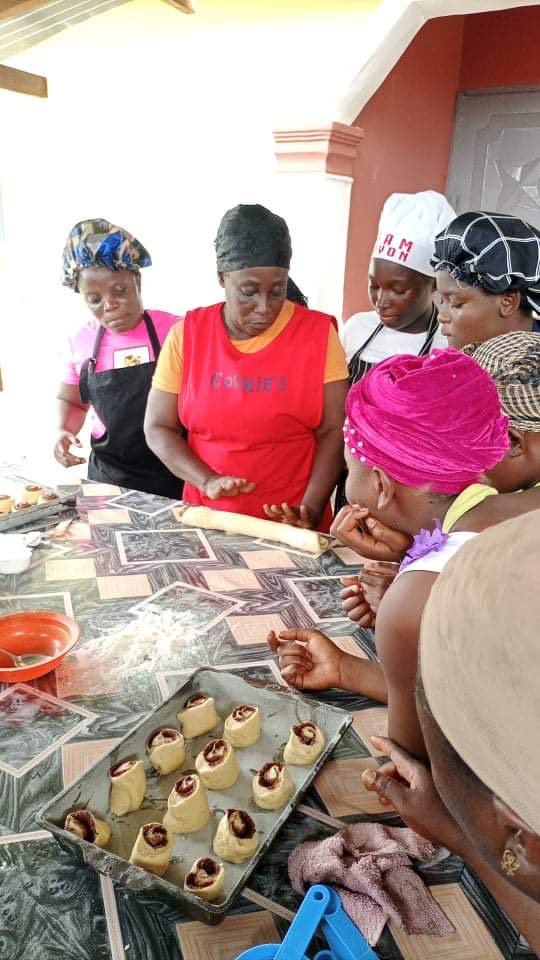 children learning to cook